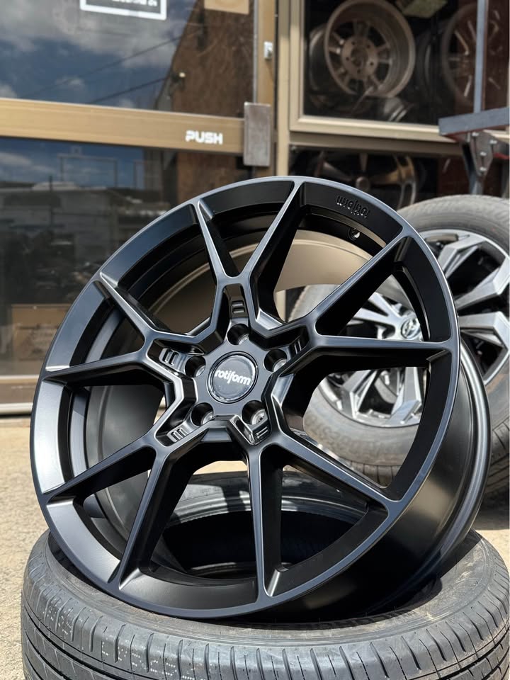 19" Rotiform KPR RC199