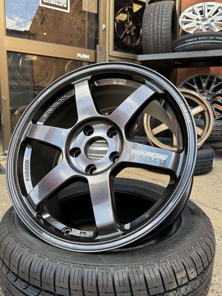 18inch Rays TE37 Style Wheels