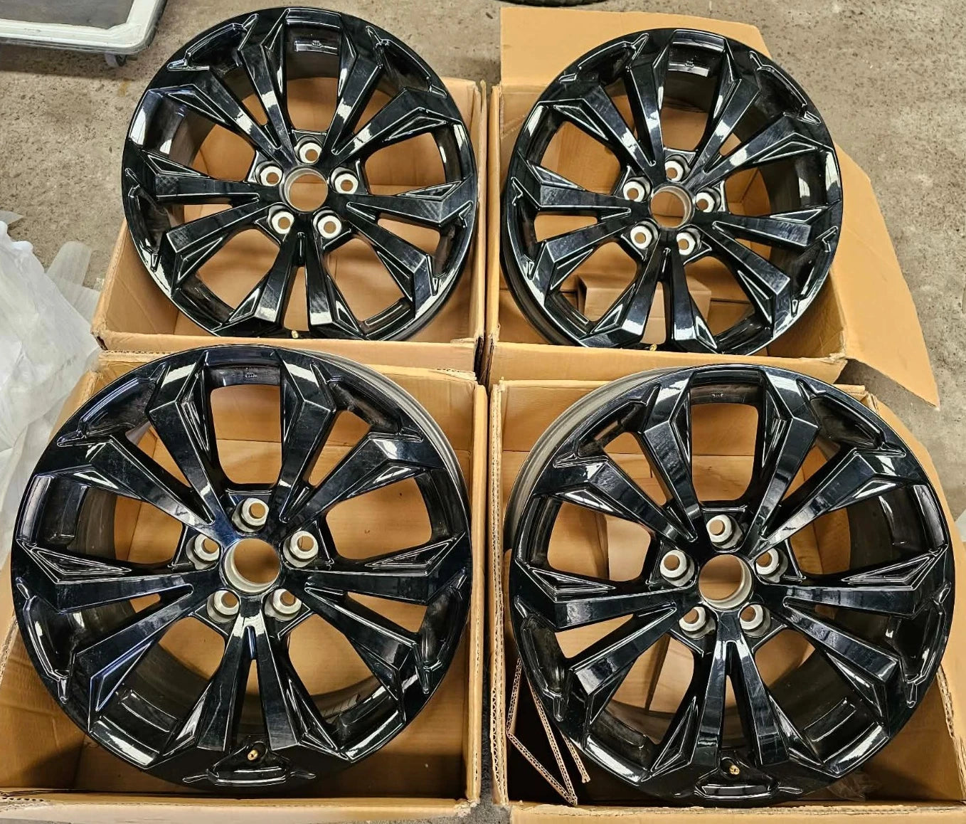18" Genuine 2023 RAV4 Hybrid Oem Wheels